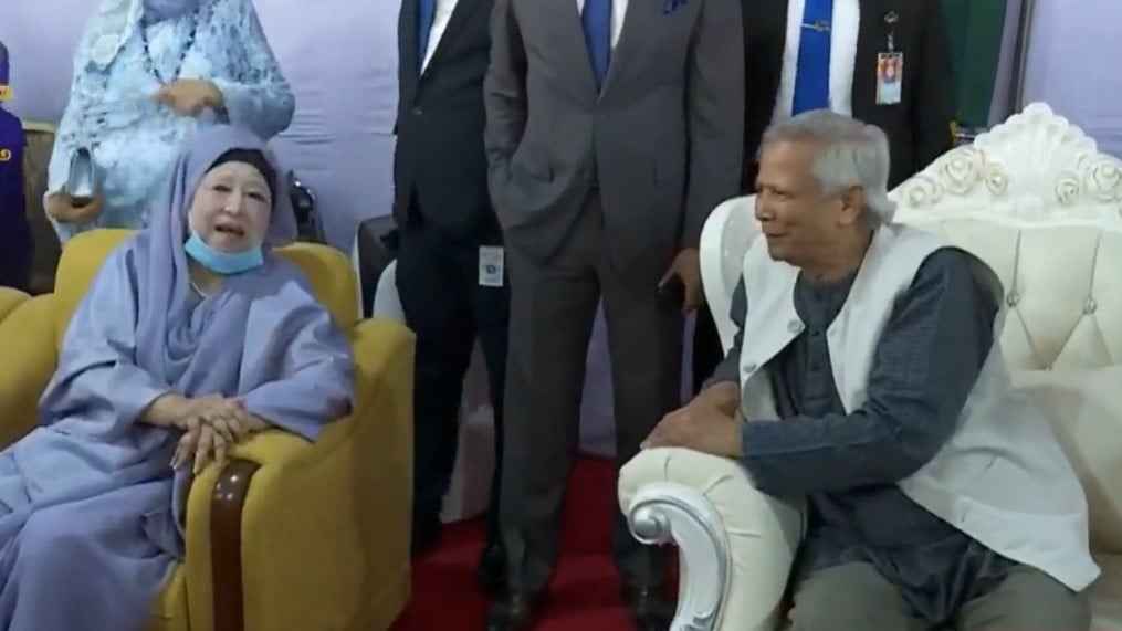 সেনাকুঞ্জে খালেদা জিয়াকে প্রধান উপদেষ্টার সম্ভাষণ